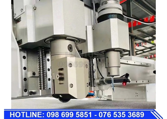 Máy cắt CNC mút xốp